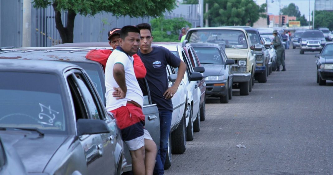El diputado Omar González denunció que la gasolina que queda es para enchufados y cubanos