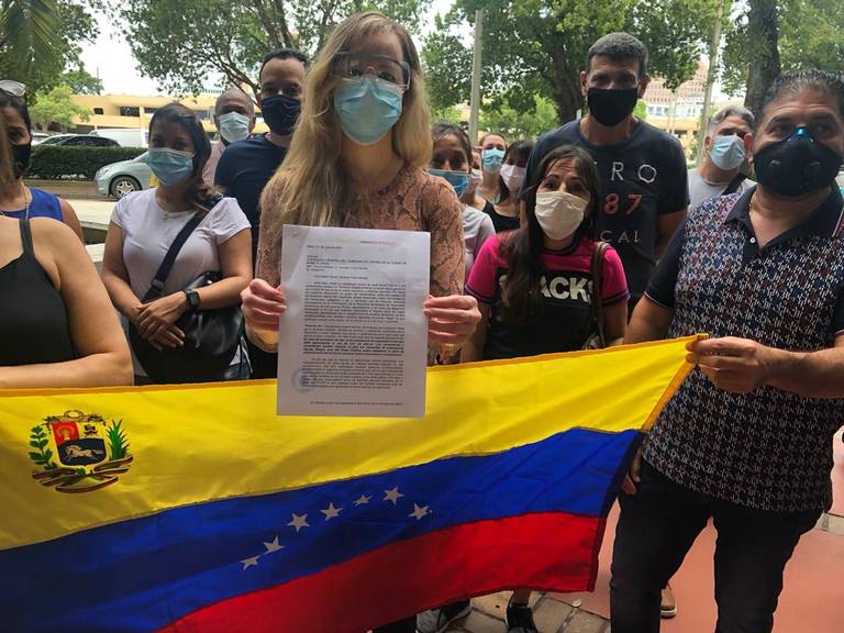 Los venezolanos acudieron al consulado de España en Miami, con la finalidad de pedir que aprovechen 