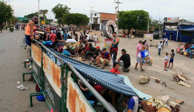 Debido a la emergencia por la COVID-19, las autoridades colombianas expresaron preocupación por la acumulación de los venezolanos migrantes que no han podido ingresar al país