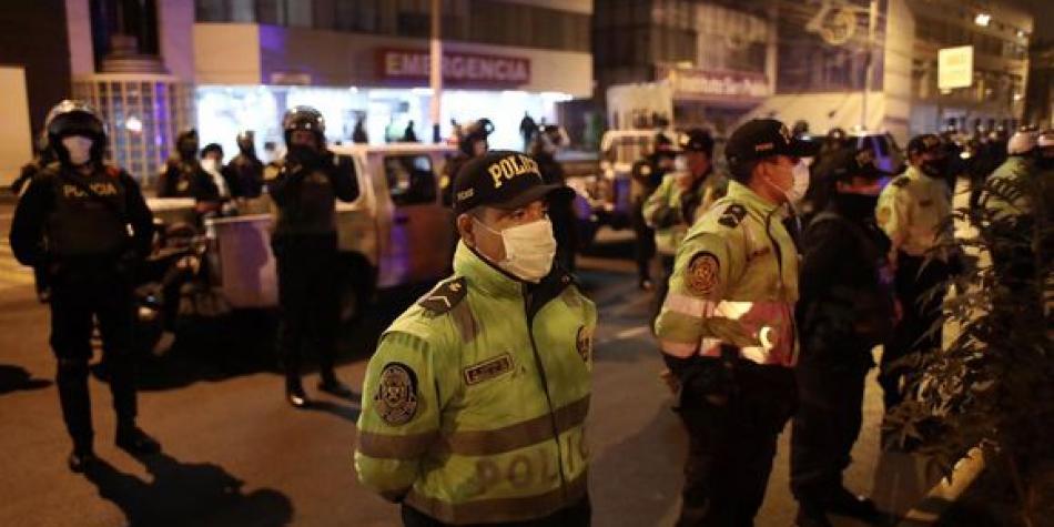 Avalancha humana en fiesta clandestina deja 13 muertos en Perú