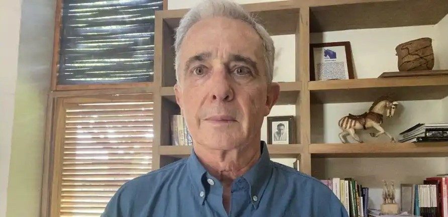 ¡SE VA DEL SENADO! Álvaro Uribe presenta su carta de dimisión