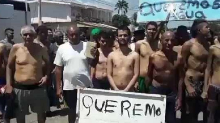 Aunque se ve, no se cree. Este lunes, los presos del retén de Cabimas, estado Zulia, se unieron a las protestas de calle. Si. salieron del recinto a protestar por que tienen hambre.