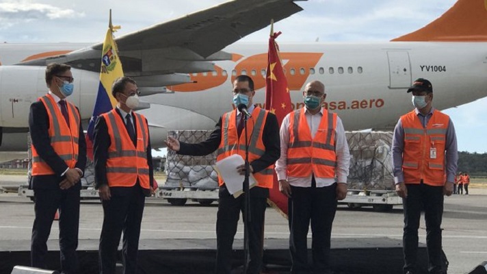 Este martes arribaron al país 15 toneladas de ayuda humanitaria. Se trata de insumos médicos provenientes de China, destinado al combate del coronavirus en Venezuela.