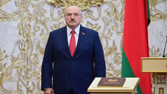 Alexander Lukashenko asumió su sexto mandato en una ceremonia celebrada en secreto y que luego dio a conocer, lo que originó protestas en Minsk