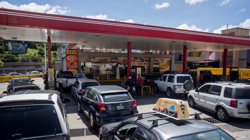 El ministro de Información del régimen, Freddy Ñáñez, dio a conocer este domingo el nuevo esquema de distribución de gasolina subsidiada. Este sistema regirá durante esta semana y hasta el 18 de octubre.