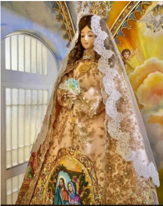 El traje de José Gregorio Valencia que lucirá la Virgen hasta el 8 de septiembre. Foto cortesía 