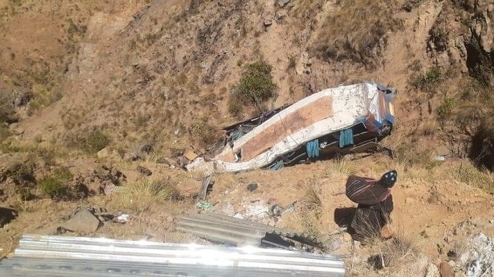 Un accidente de tránsito en Bolivia dejó un saldo de 19 pasajeros muertos y 17 heridos.