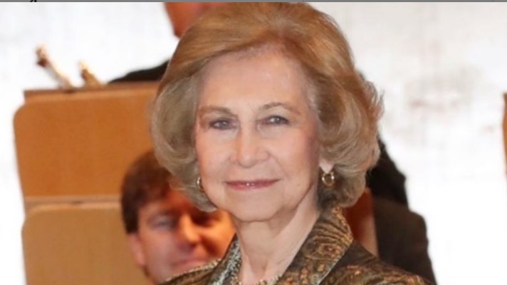 La reina Sofía se sacude a Juan Carlos
