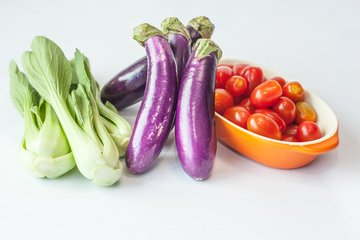 CULTIVOS CASEROS: tubérculos, frutas y vegetales de tu jardín a tu mesa