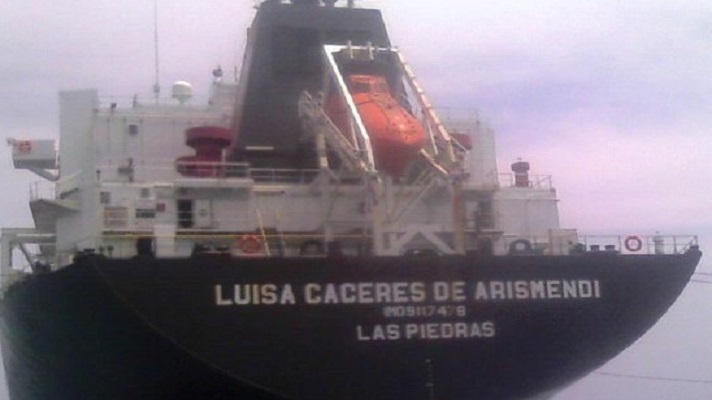 El buque encargado de llevar gasolina al oriente del país tiene un brote de coronavirus. La denuncia la hizo el dirigente sindical del sector petrolero, Eudis Girtot.