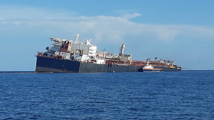 Gary Aboud, secretario corporativo de la ONG ambientalista de Trinidad y Tobago, Fishermen and Friends of the Sea, alertó que el buque Nabarima se hunde.