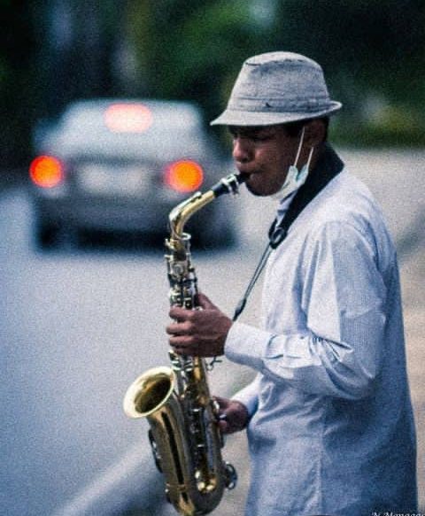 Omar-Rodríguez-Saxofon-