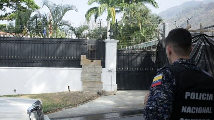 El Sebin liberó a los seis vigilantes que permanecían retenidos a raíz de la huida de Leopoldo López de la embajada de España en Caracas. La información la publicó la agencia Europa Press que cita 