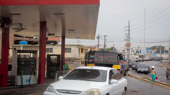 Las gasolineras dolarizadas en estado Zulia venderán la cantidad de combustible que quepa en los tanques. No obstante, el mecanismo de venta será según el número de placa. El anuncio lo hicieron las autoridades de la gobernación.