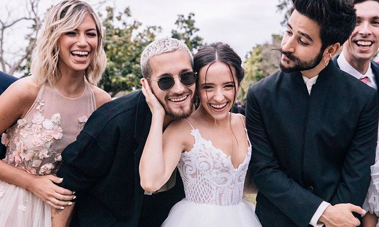Ricky Montaner y su novia en el matrimonio de su hermana Evaluna. Foto: Instagram