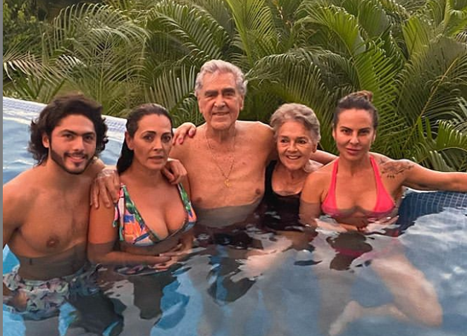 Kate del Castillo junto a su familia. Foto: Instagram