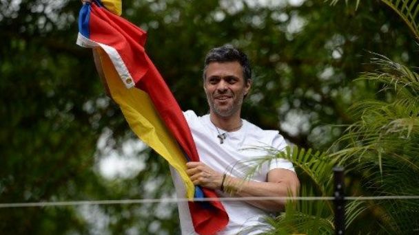 ¡EL ESPERADO REENCUENTRO! Leopoldo López llega a España