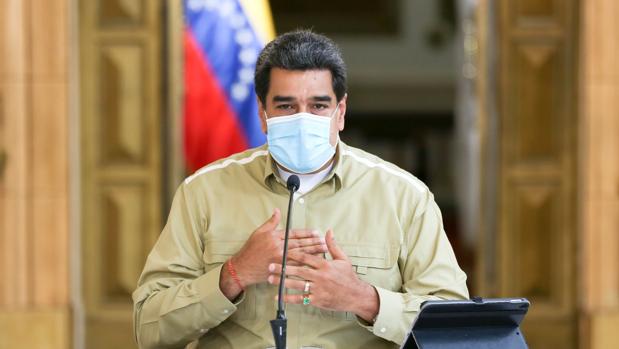 Nicolás Maduro tomó una decisión política y no técnica al decretar la apertura de gran parte de la economía. Esa medida tendrá un efecto seguro: aumentará los contagios de COVID-19, en dos semanas, de manera exponencial.