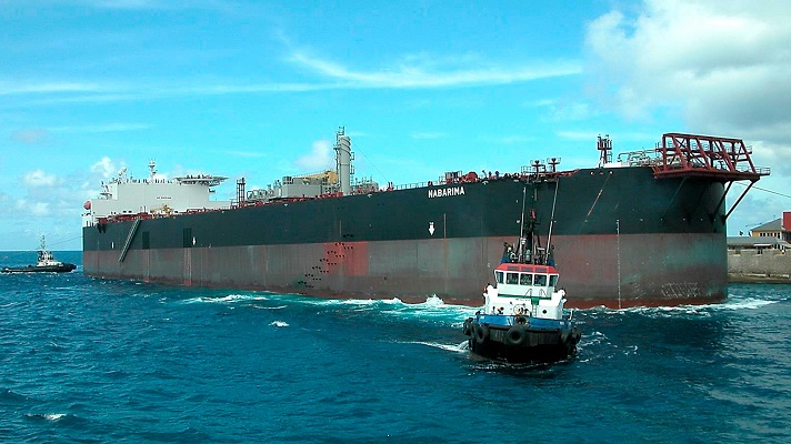 Las empresas ENI y Pdvsa no han podido resolver el problema del tanquero Nabarima, varado frente a las costas del estado Sucre. Esperan por la respuesta de los Estados Unidos para comenzar a sacar el crudo almacenado en el buque.