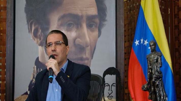 El canciller del régimen, Jorge Arreaza, desestimo la resolución de la Organización de Estados Americanos (OEA), sobre las elecciones parlamentarias en Venezuela. La reacción de Arreaza fue calificar la decisión como una vergüenza.