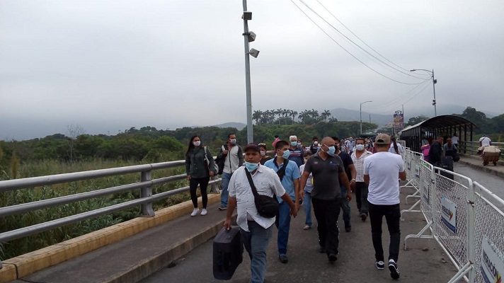 El anuncio sobre el levantamiento del toque de queda en los municipios fronterizos no significa que se hayan abierto las fronteras. La aclaratoria la hizo William Gómez, alcalde de San Antonio del Táchira.