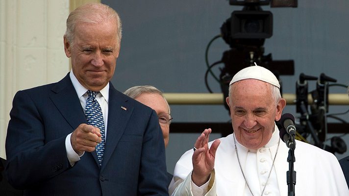 El papa Francisco habló el jueves por teléfono con el presidente electo de Estados Unidos, Joe Biden. Lo hizo para darle sus 