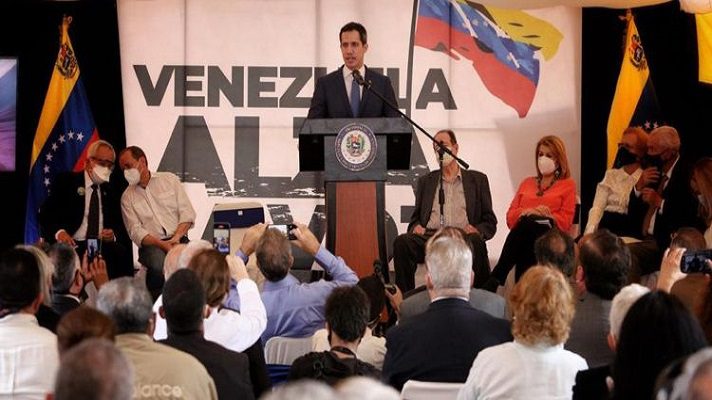El presidente encargad, Juan Guaidó, juramentó este jueves la estructura del Comité Organizador de la Consulta Popular. “No es una pugna por el poder, esto es una lucha por la dignidad. No es una pelea de derecha o izquierda, de Guaidó contra Maduro, es por la dignidad de Venezuela”, sentenció.