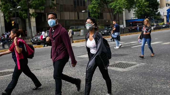 La ONG Médicos Unidos por Venezuela desmintió al régimen acerca de que están disminuyendo los casos de COVID-19. Lo hizo luego de que este domingo, Delcy Rodríguez anunció que solamente se reportaron 300 casos de transmisión comunitaria.