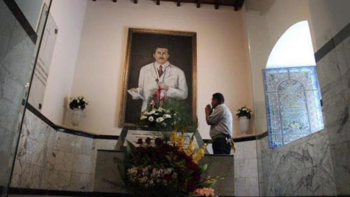 La clavícula derecha del doctor José Gregorio Hernández es la reliquia primaria (o magna) que llevarán a El Vaticano. El anuncio lo hizo el cardenal Baltazar Porras.