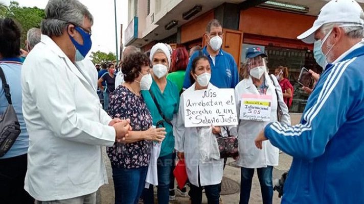 El diputado de la Asamblea Nacional (AN), Macario González, denunció los sueldos miserables que paga el régimen a los maestros y trabajadores de la salud.