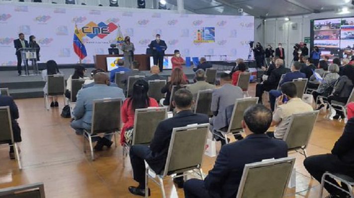 El Consejo Nacional Electoral (CNE) de Nicolás Maduro acreditó este viernes a los 277 diputados electos para el período legislativo 2021-2026. Ellos participaron en lo comicios del 6 de diciembre, cuyos resultados no reconocen la oposición y parte de la comunidad internacional.