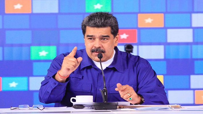 Nicolás Maduro se pronunció este jueves sobre la Consulta Popular que desarrolla la oposición. Para Maduro este evento no tiene importancia, porque se desarrolla por Internet. Lo hizo en medio de una exhortación para que los diputados electos el domingo activen un plan de desarrollo económico.