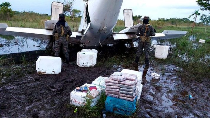 Las autoridades de Honduras incautaron una aeronave bimotor procedente de Venezuela. La misma iba cargada con cocaína. Durante la operación resultó muerto un hombre, informó una fuente oficial en Tegucigalpa, citada por la agencia Efe.