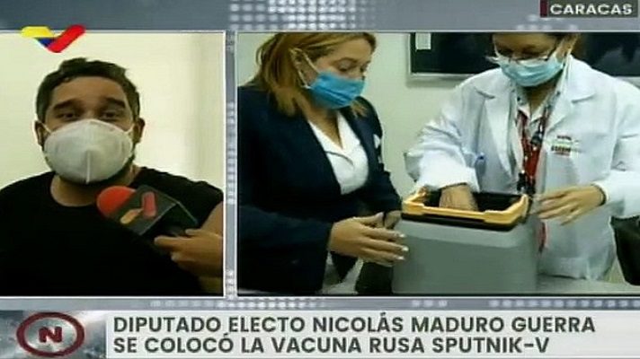Nicolasito Maduro Guerra, hijo de Nicolás Maduro, se colocó la vacuna rusa contra la CIVID-19, Sputnik-V. En un video publicado por el canal 8 VTV, se puede apreciar el momento en que le colocan el medicamento.