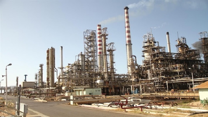Pdvsa detuvo esta semana las operaciones en su refinería Cardón, con capacidad de 310.000 barriles por día (bpd). La medida se tomó por problemas con el suministro de crudo, informó la agencia Reuters.