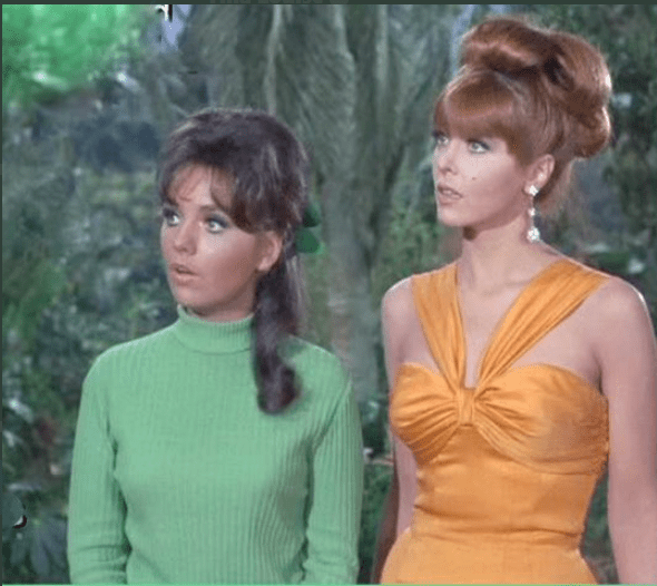 Tina Louise y Dawn Wells en una escena de la serie de los 60 que las dio a conocer. Foto: Twitter