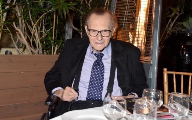 Muere el veterano periodista Larry King