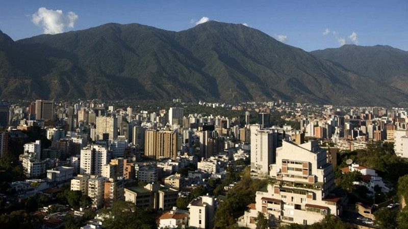 La Asamblea de Nicolás Maduro debatirá la posible incorporación de los cinco municipios del Área Metropolitana de Caracas al Distrito Capital. La propuesta la hará Jacqueline Farías, jefa de gobierno de esa jurisdicción, en VTV.