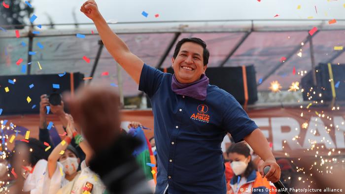 Con 32,20 % de los votos válidos, el correísta Andrés Arauz ganó el primer lugar en las elecciones presidenciales en Ecuador. Según los datos oficiales parciales falta por escrutar el 2,44 % de las actas.