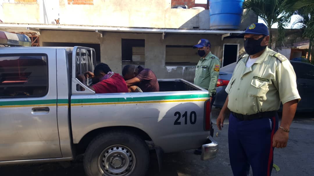 Funcionarios de la Policía del municipio Sotillo (Polisotillo) del estado Anzoátegui, capturaron a tres delincuentes dedicados al hurto en locales comerciales.