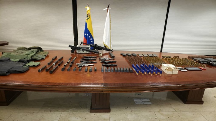 En Cicpc en el estado Vargas incautó un lote de armas y municiones. Ante este hecho, el periodista Federico Black, denunció que esto podría ser el supuesto montaje de 
