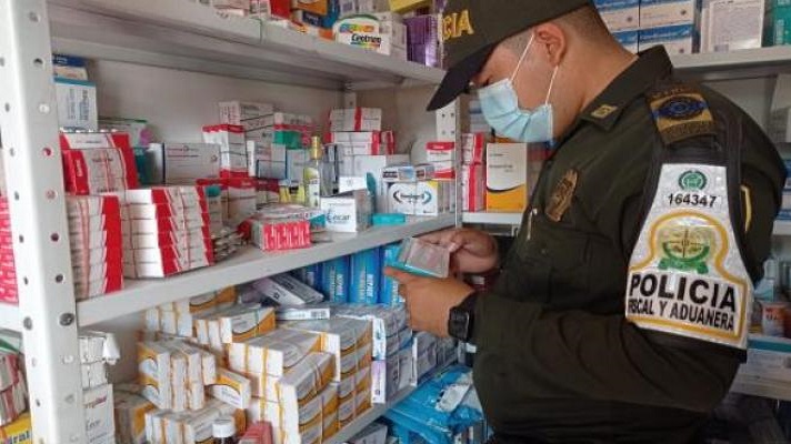 La Policía Aduanera de Colombia confiscó unas 15 mil unidades de medicinas vencidas. Los fármacos estaban destinados a la venta, principalmente a migrantes venezolanos.