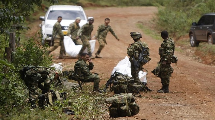 Al menos dos soldados murieron y 11 más resultaron heridos en un ataque con explosivos de presuntos guerrilleros del ELN. El hecho ocurrió en las afueras de Cúcuta, en la frontera con Venezuela, informó el ejército este miércoles.
