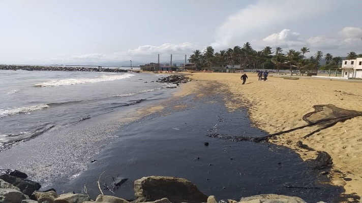Un nuevo derrame de hidrocarburo se produjo en la refinería El Palito, en el estado Carabobo. El mismo podría afectar las playas de Boca de Aroa, en Falcón.