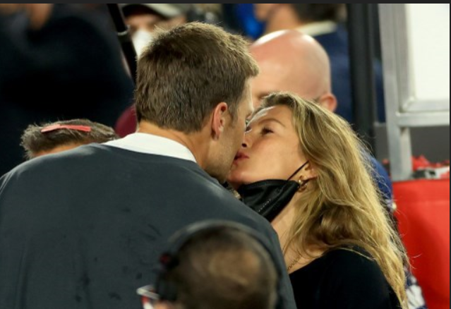 El beso entre Gisele Bündchen y Tom Brady se hizo viral. Foto: AFP