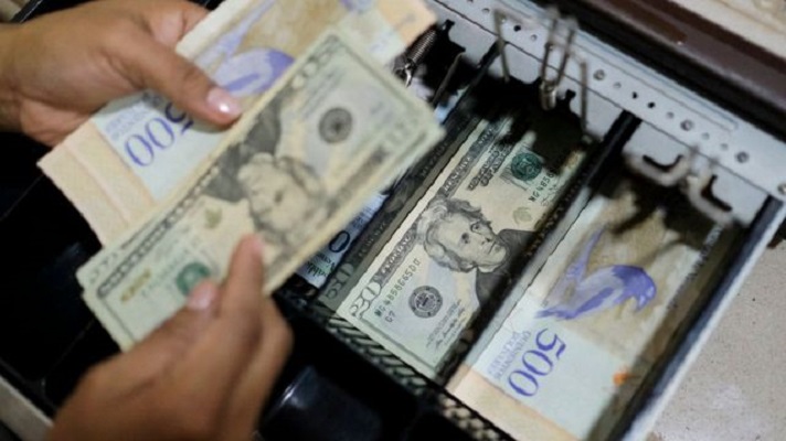 La ampliación del cono monetario por parte del Banco Central de Venezuela causó rechazo entre los economistas. Los expertos consideran que los nuevos billetes de 200.000 bolívares, 500.000 bolívares y 1.000.000 de bolívares son 