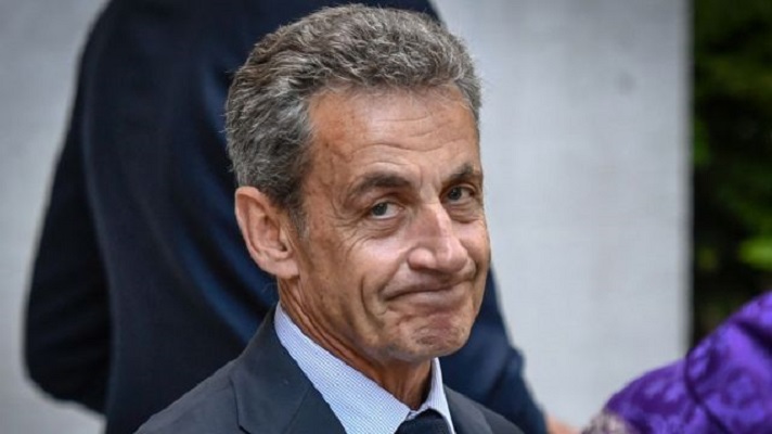 El expresidente francés, Nicolas Sarkozy, de 66 años, lo condenaron este lunes a tres años de cárcel. La justicia de Francia lo sentenció por los delitos de corrupción y tráfico de influencias.