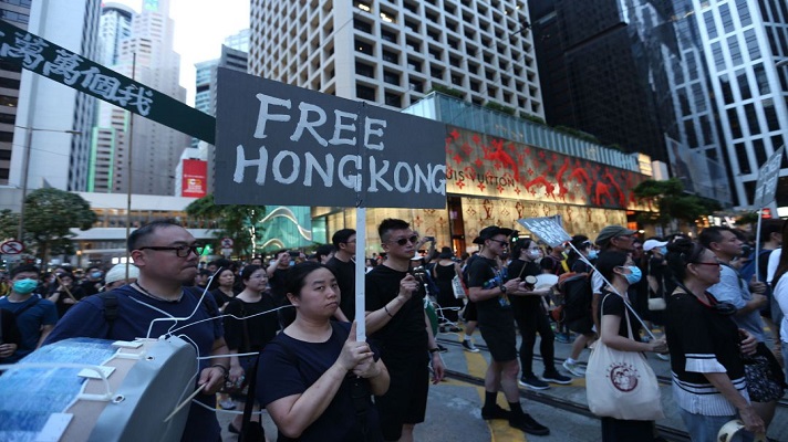 A partir de las protestas ciudadanas en Hong Kong, que buscan contrarrestar las medidas que China ha tomado respecto a la excolonia británica, el nivel de arrestos, juicios y represión ha aumentado de manera exponencial. Todo en medio de una fuerte resistencia que comenzó en 2014 con la “revolución de las sombrillas” y posteriores movimientos pacíficos encabezados por jóvenes.