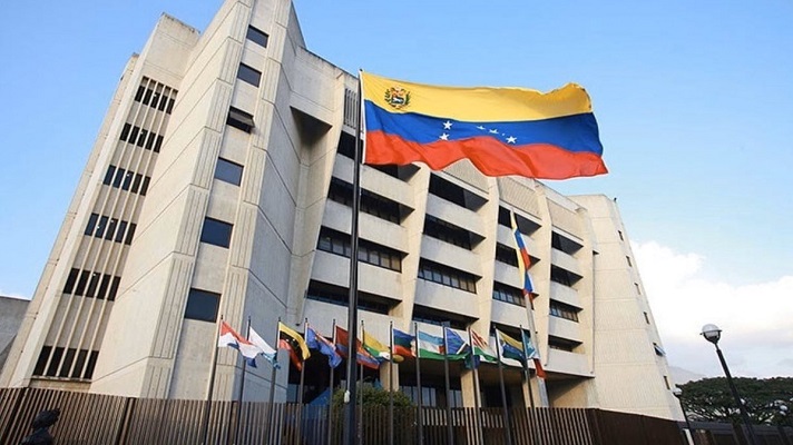 Más de veinte mujeres acudieron a la sede del Tribunal Supremo de Justicia (TSJ) de Maduro. Solicitan al magistrado Edgard Gaviria, presidente de la Sala de Casación Social que revise las denuncias sobre retardo proceso. Incluso, fraude judicial, en su contra, por no atender sus casos.