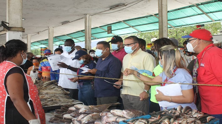 La ministra de Comercio de Nicolás Maduro, Eneida Laya, anunció la regulación de los precios del pescado en el Mercado Mayor de Coche. Lo hizo luego de una inspección junto con funcionarios de la Superintendencia para la Defensa de los Derechos Socioeconómicos (Sundde).